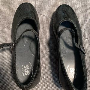 SAS shoe Maria - Buckle Mary Jane in black metallic size 9 W